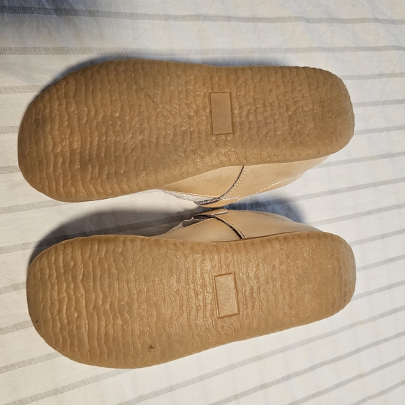 L'Amour Gold Kids Dress Shoes with Bow - Picture 4 of 6